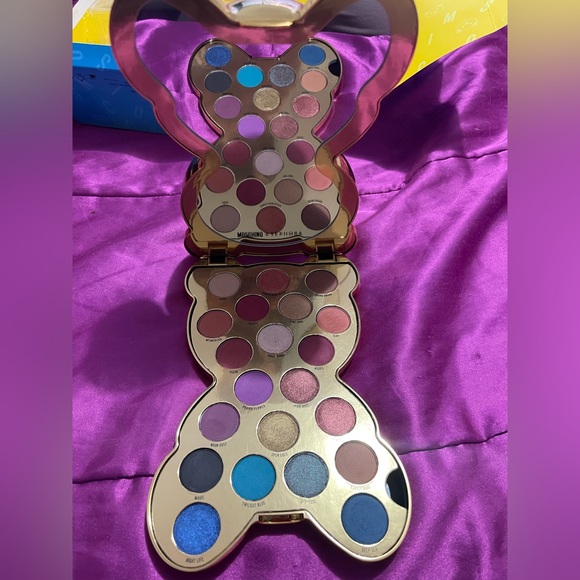 Sephora and Moschino Eyeshadow Palette. - Picture 4 of 11